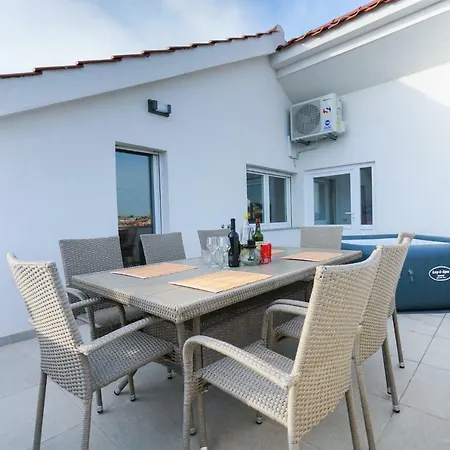 Summer Fever Apartment
